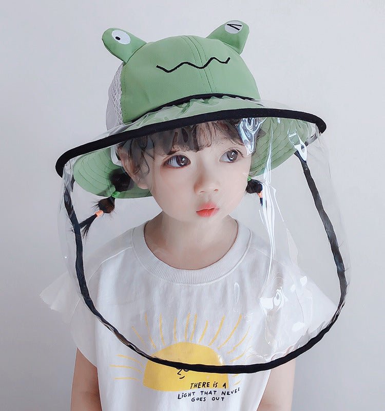 Cute anti-spitting fisherman hat with frog design and a clear face shield, perfect for outdoor activities