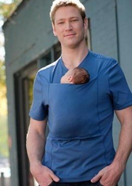 A man wearing a blue Kangaroo Mom T-shirt designed for carrying a baby securely in front, ideal for parents on the go.